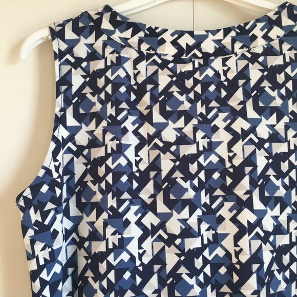 Geometric Stretchy Collar Pleated Tank Top - Picture 6 of 13